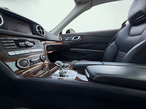 Used 2014 Mercedes-Benz SL 550 image 49