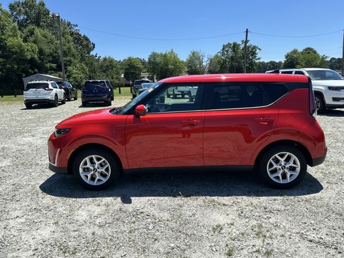 Used 2024 Kia Soul LX w/ Option Group 015 FWD image 8