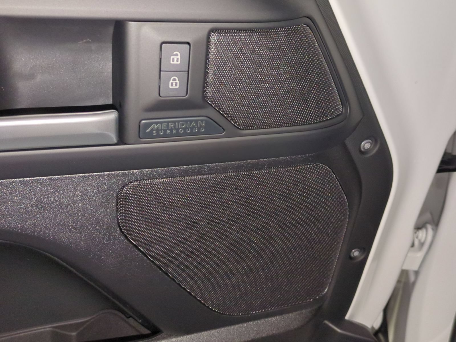 New 2026 Land Rover Defender 110 X-Dynamic SE AWD/4WD image 13