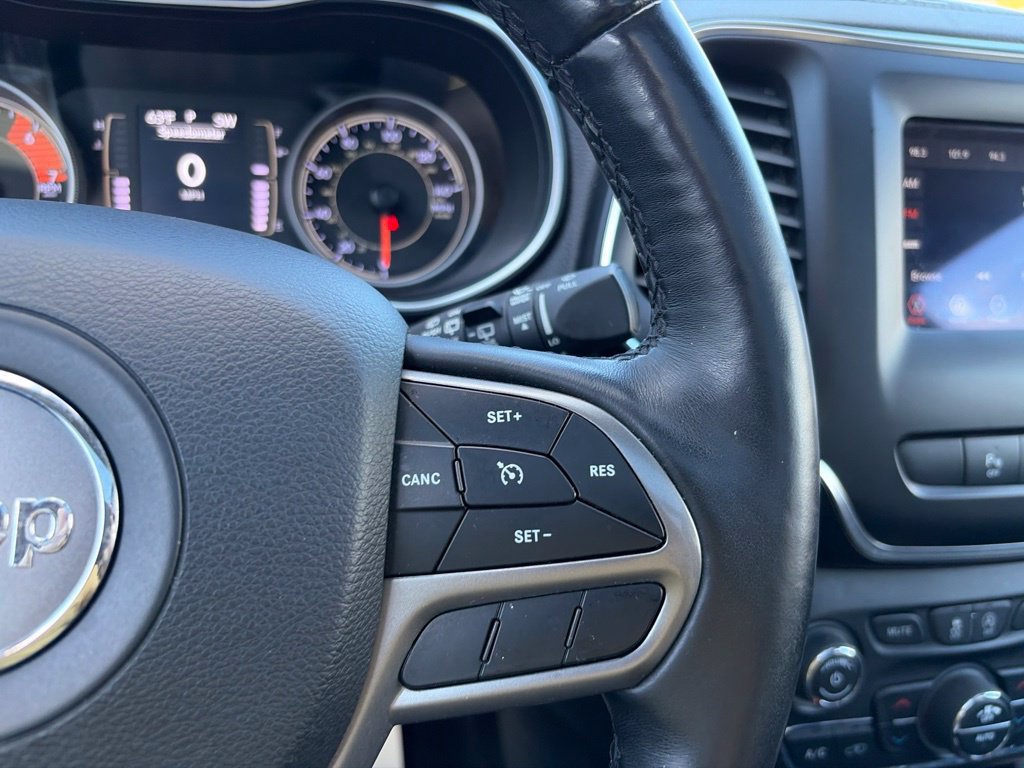 Used 2019 Jeep Cherokee Latitude Plus w/ Comfort/Convenience Group AWD/4WD image 33