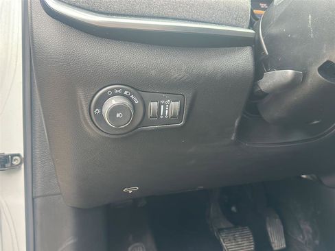 Used 2024 Jeep Compass Latitude image 18