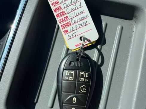 Used 2008 Dodge Grand Caravan SXT w/ Entertainment Group 2 FWD image 47