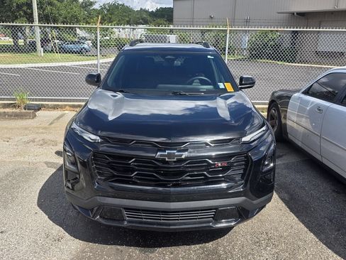Used 2025 Chevrolet Equinox RS FWD image 2