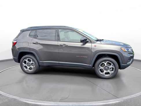 Used 2022 Jeep Compass Trailhawk w/ Trailhawk Convenience Group AWD/4WD image 9