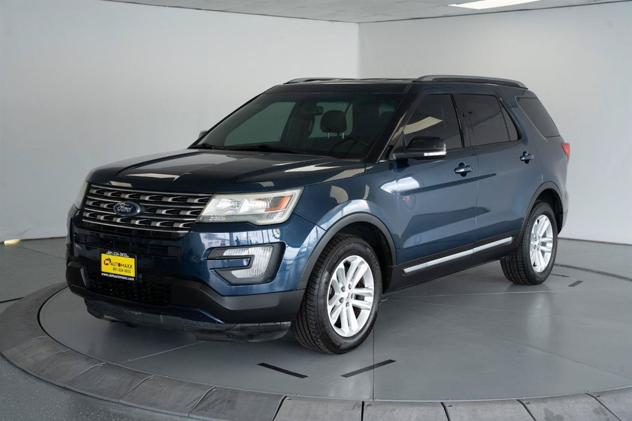 Used 2016 Ford Explorer XLT w/ Equipment Group 201A FWD image 3
