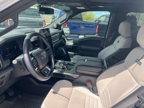 Used 2023 Ford F150 Lightning Platinum AWD/4WD image 24