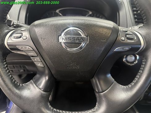 Used 2019 Nissan Pathfinder SV AWD/4WD image 17