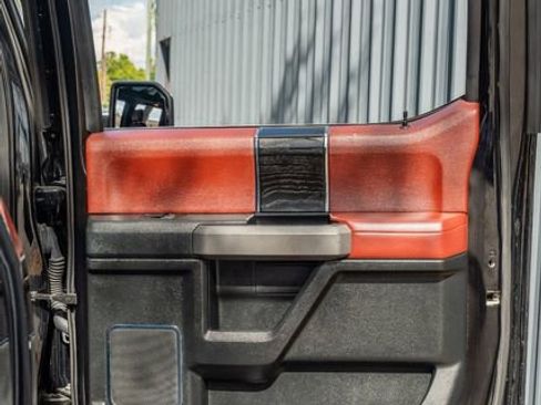 Used 2018 Ford F150 Platinum w/ Equipment Group 701A Luxury image 40