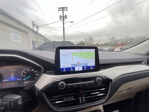 Used 2022 Ford Escape SEL image 18