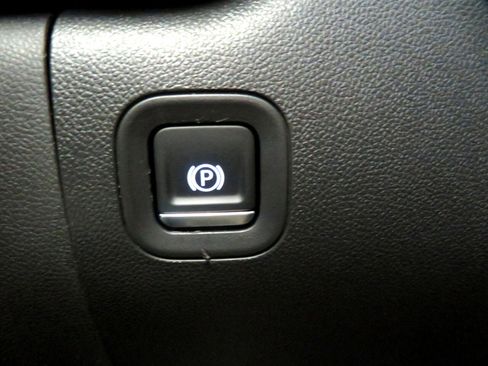 Used 2020 GMC Sierra 1500 SLE image 40