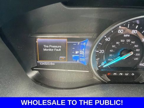 Used 2017 Ford Explorer XLT w/ Equipment Group 202A AWD/4WD image 3