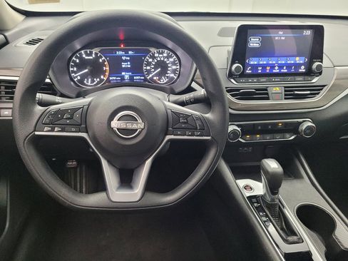 Used 2025 Nissan Altima 2.5 SV FWD image 22