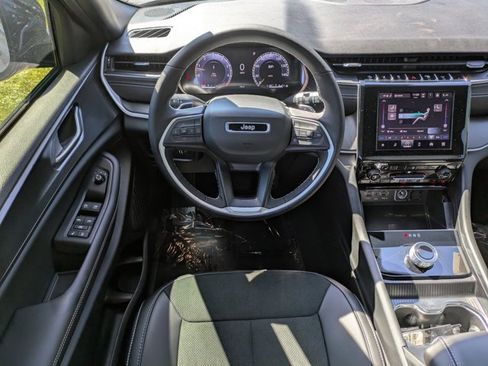 New 2025 Jeep Grand Cherokee Altitude image 14