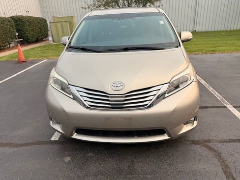 Used 2015 Toyota Sienna Limited Premium w/ Advanced Technology Package FWD image 4
