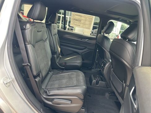 New 2025 Jeep Grand Cherokee L Altitude image 19