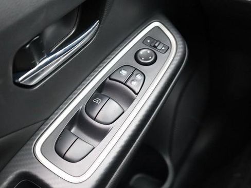 New 2025 Nissan Versa SR w/ Trunk Package image 17