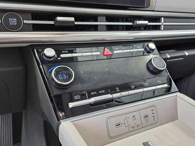 Used 2025 Hyundai Santa Fe SEL FWD image 13