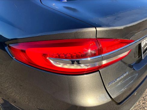 Used 2018 Ford Fusion SE w/ Fusion SE Technology Package image 24