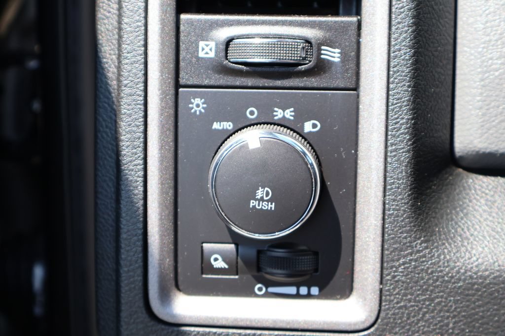 Used 2018 RAM 1500 Express w/ Express Value Package AWD/4WD image 14