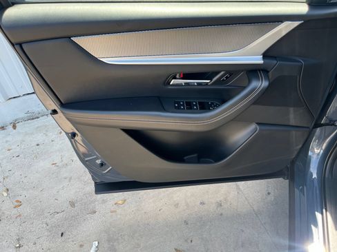 Certified 2025 MAZDA CX-70 Plug-In Hybrid w/ Premium Pkg AWD/4WD image 12