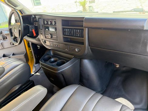 Used 2016 GMC Savana 3500 Extended RWD image 35