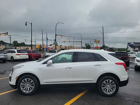 Used 2017 Cadillac XT5 Luxury w/ Driver Awareness Package AWD/4WD image 2
