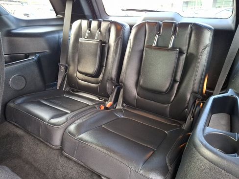 Used 2017 Ford Explorer XLT w/ Equipment Group 202A AWD/4WD image 11