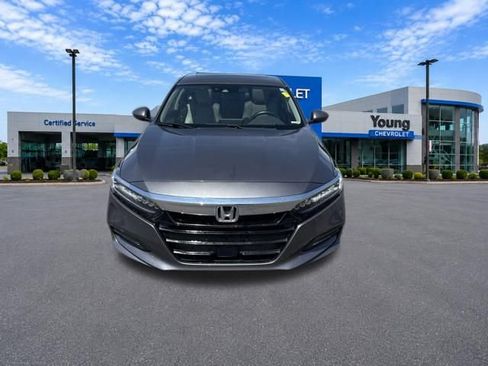 Used 2018 Honda Accord Touring image 2