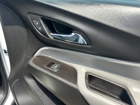 Used 2022 Chevrolet Equinox LT FWD image 16