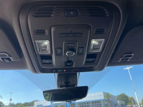 Used 2021 GMC Yukon XL Denali w/ Denali Premium Package image 32