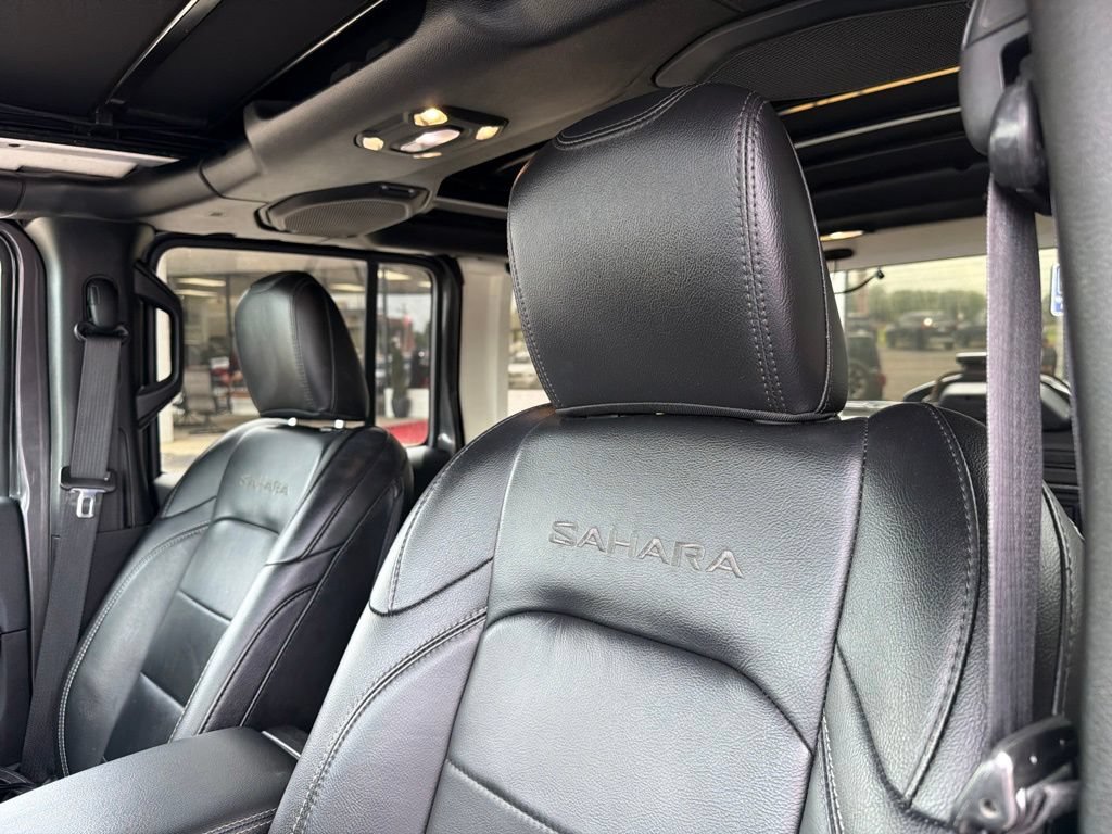 Used 2019 Jeep Wrangler Unlimited Sahara AWD/4WD image 17