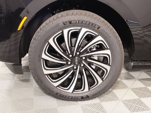 New 2026 Lincoln Navigator L Black Label AWD/4WD image 19