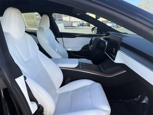 Used 2022 Tesla Model S image 34