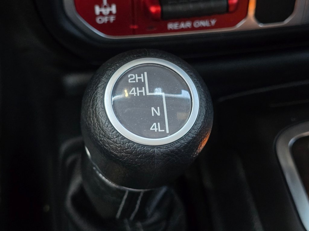 Used 2025 Jeep Gladiator Mojave w/ Convenience Group AWD/4WD image 43