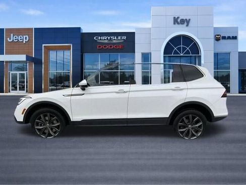 Used 2022 Volkswagen Tiguan SE AWD/4WD image 3