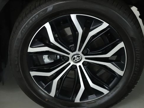 Certified 2025 Toyota Crown Signia AWD/4WD image 37