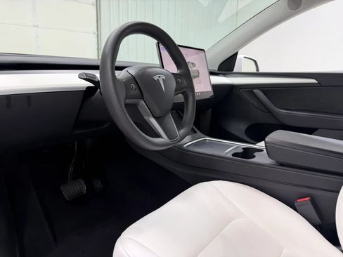 Used 2024 Tesla Model Y Long Range AWD/4WD image 12