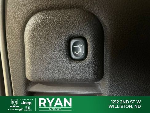 Used 2018 Jeep Grand Cherokee Overland AWD/4WD image 12