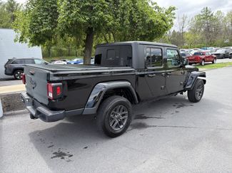Used 2024 Jeep Gladiator Sport AWD/4WD video 3