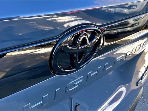 Used 2025 Toyota Grand Highlander AWD image 29