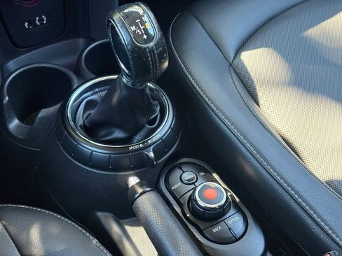 Used 2015 MINI Cooper 4-Door Hardtop image 14