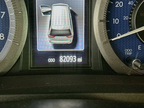 Used 2018 Toyota Sienna XLE FWD image 18