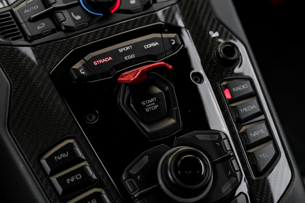 Used 2020 Lamborghini Aventador SVJ AWD/4WD image 20
