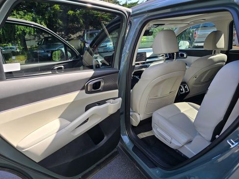 Certified 2025 Kia Sorento EX w/ EX Panoramic Sunroof Package AWD/4WD image 9