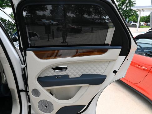 Used 2023 Bentley Bentayga AWD/4WD image 57