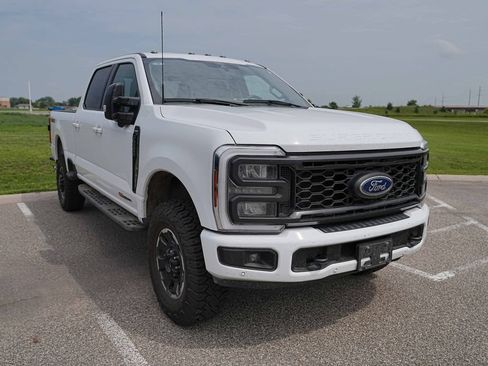 Used 2024 Ford F250 Lariat w/ Lariat Ultimate Package AWD/4WD image 3