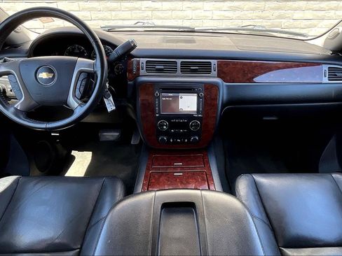 Used 2014 Chevrolet Suburban LTZ image 15