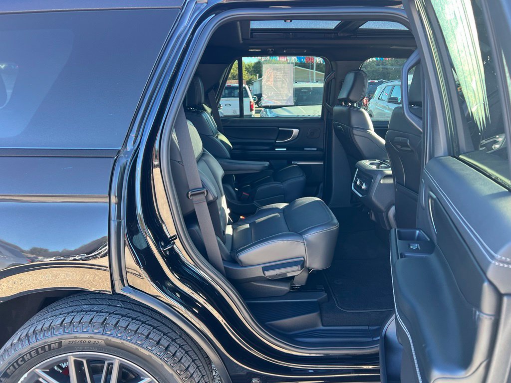 Used 2025 Ford Expedition Platinum w/ Stealth Performance Package AWD/4WD image 20