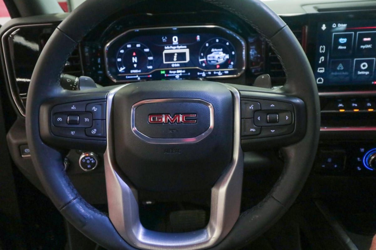 Used 2023 GMC Sierra 1500 SLT AWD/4WD image 19
