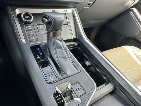 Used 2024 Lexus GX 550 image 21